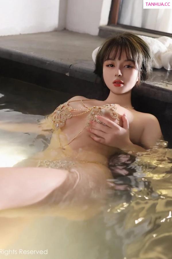   [XiuRen]高清写真图 2024.02.06 No.8075 沈思怡 丰腴美臀第53张图片